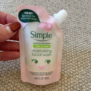Simple Pink Moisturizing Facial Wash Pouch - Travel Size